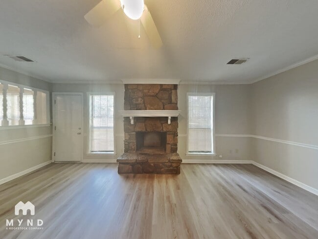 Building Photo - 976 Clarington Dr