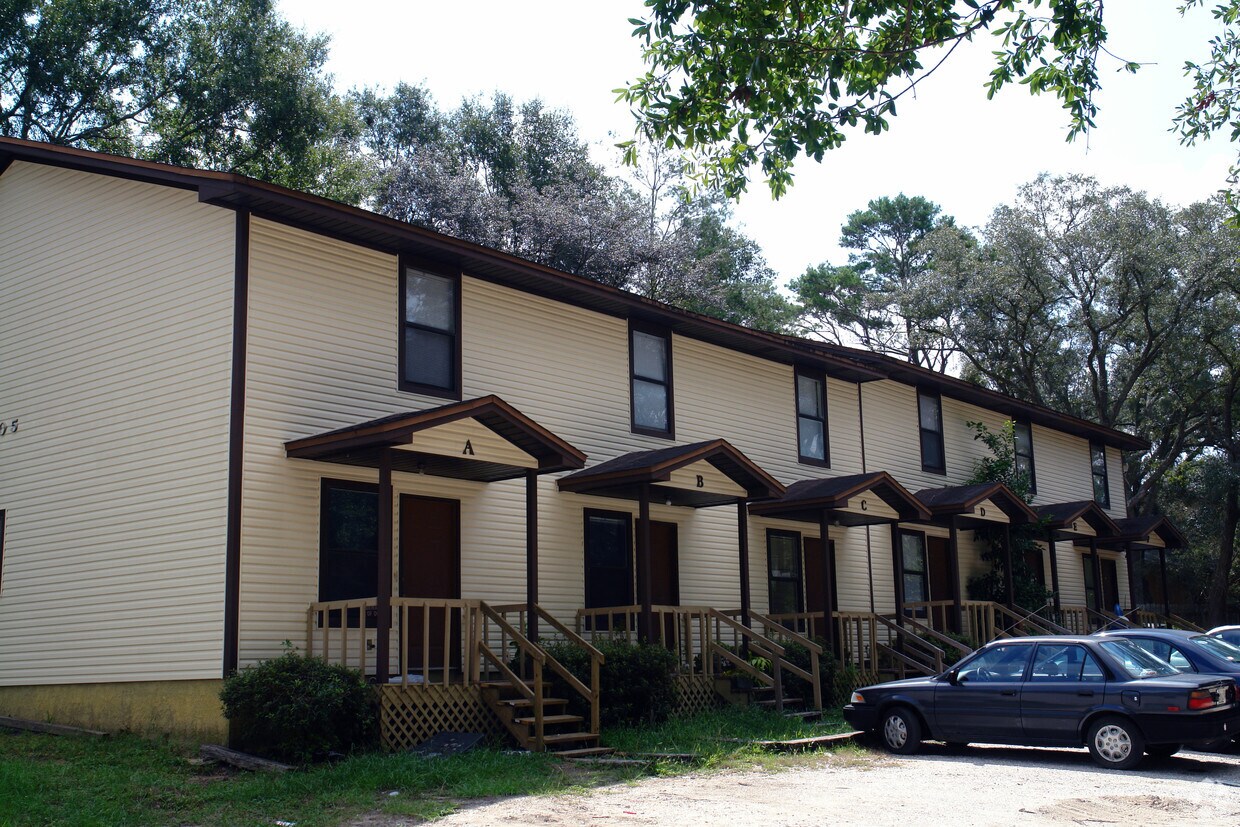 205 Marquette St, Valparaiso, FL 32580 Apartments in Valparaiso, FL