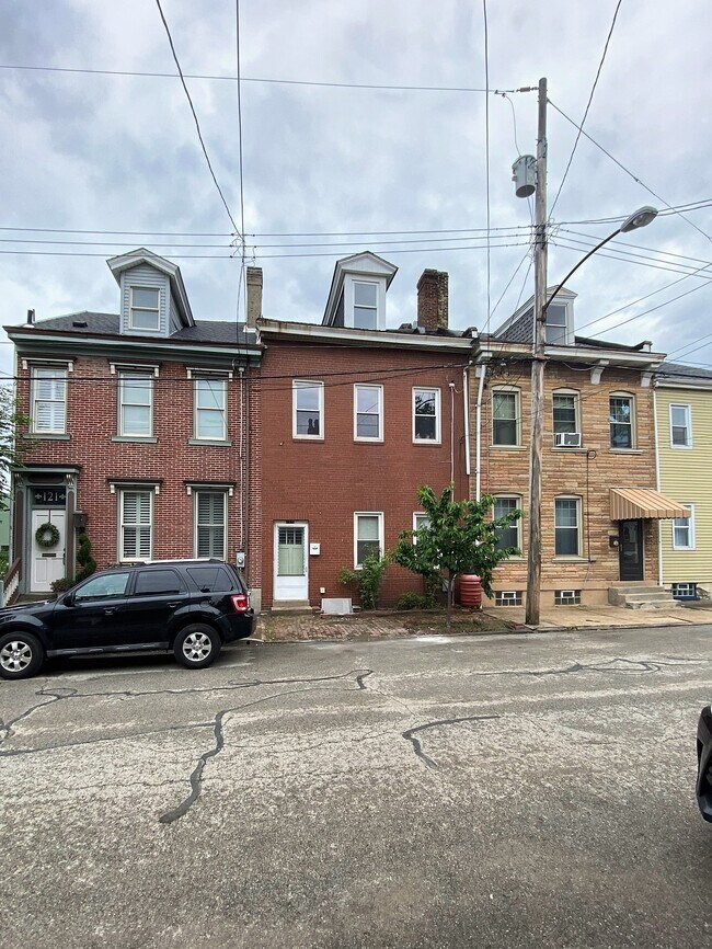 Building Photo - 123 45th St