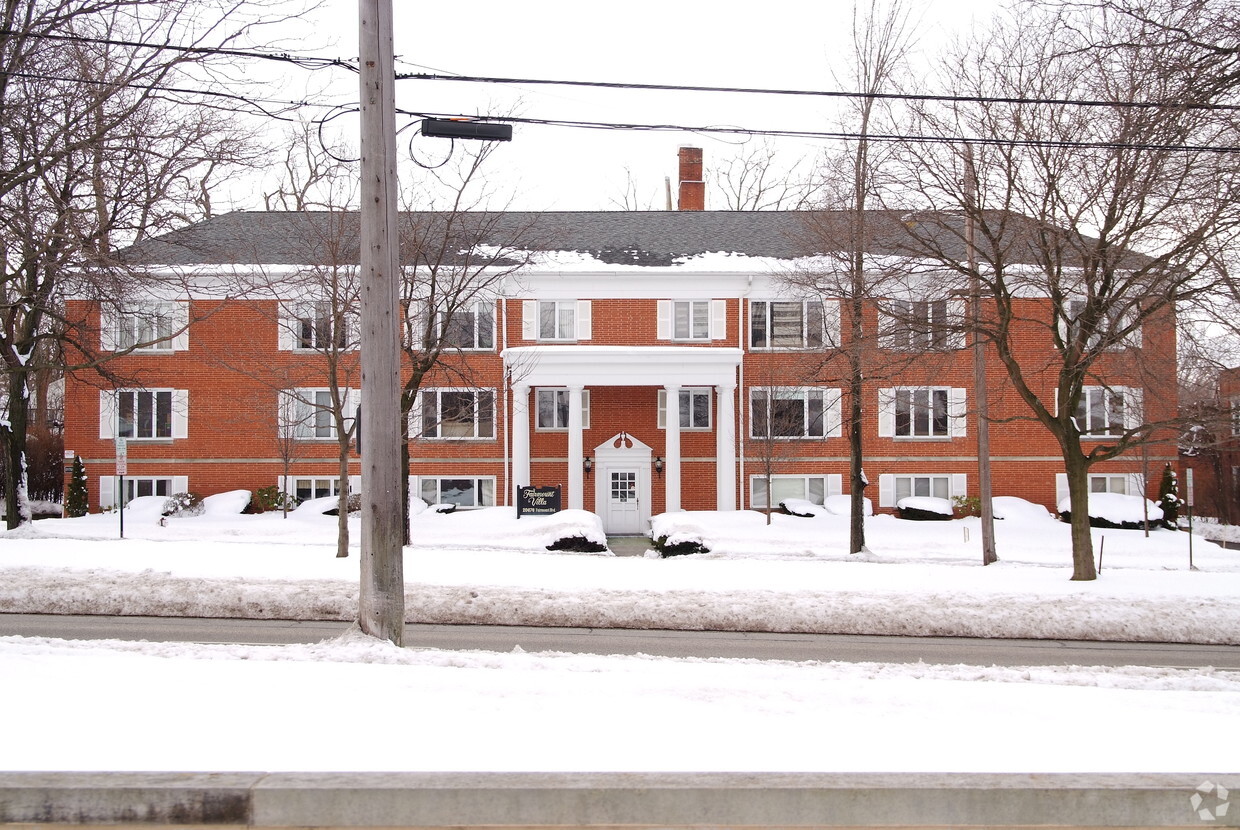 Building Photo - Fairmount Villas