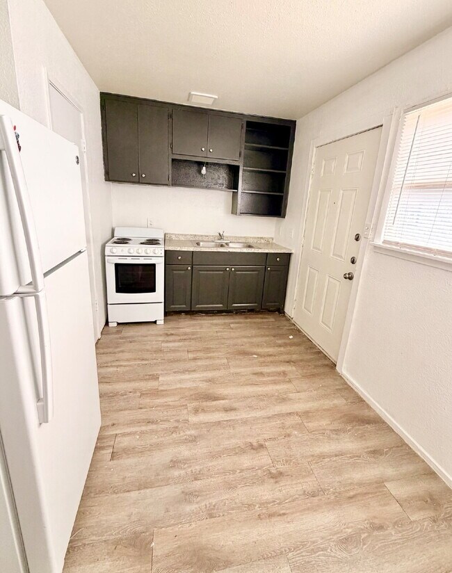 Foto del edificio - "Charming 2-Bed Oasis in Lubbock: Cozy Comfort at 529 42nd Street!"