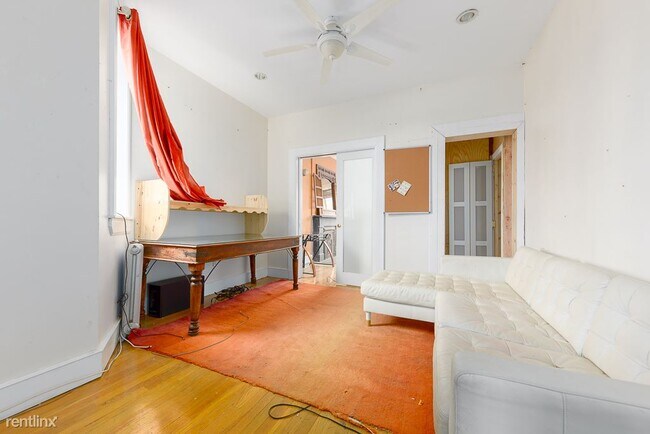 Building Photo - 3 br, 1 bath Townhome - 565 Quincy St
