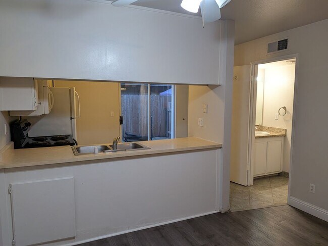 Foto del edificio - 4781 N Polk Ave
