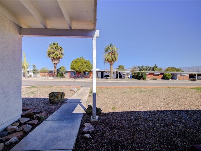 Foto del edificio - 5 Bedroom, 2 Bath with pool