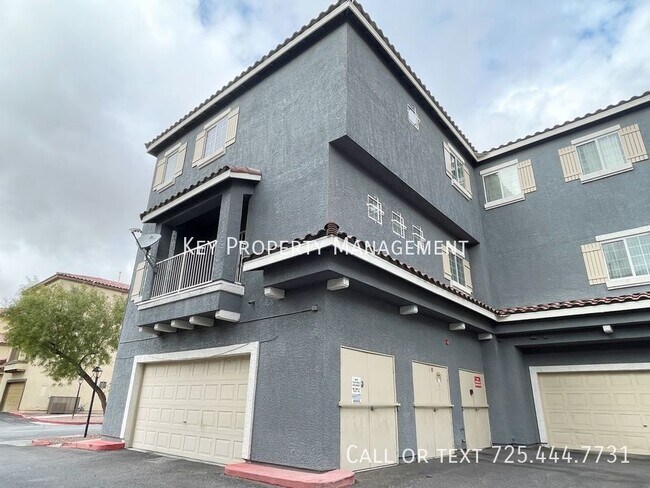 Building Photo - GORGEOUS THREE STORY 3 BEDROOM TOWNHOME IN...