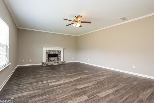Foto del edificio - 737 Fieldcrest Dr