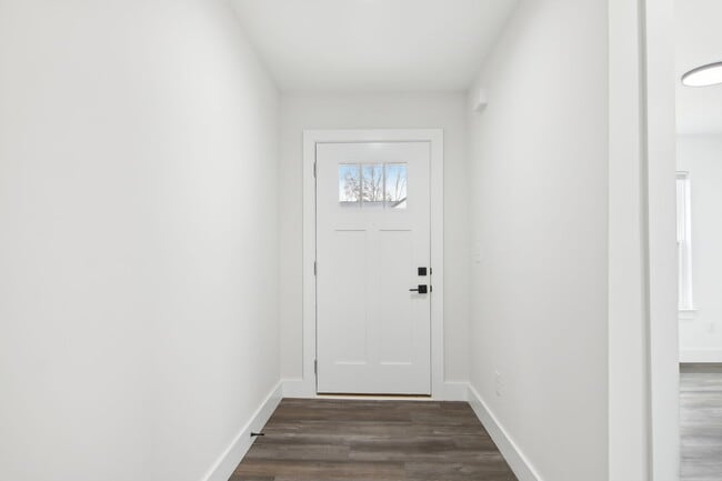 Foto del edificio - 4025 Cedar Fls Ln