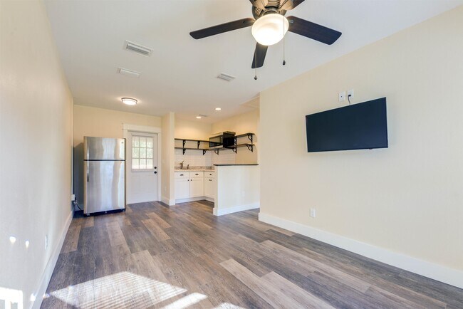Building Photo - 1500 Dacron Dr