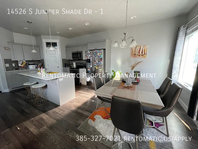 Foto del edificio - 14526 Juniper Shade Dr