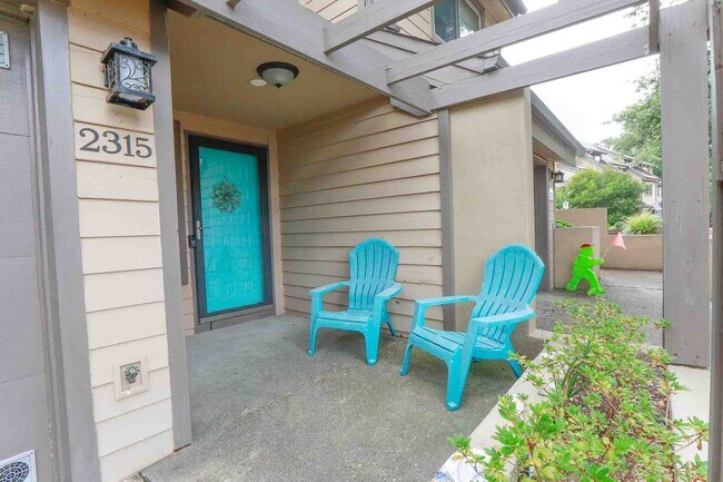 Building Photo - Stunning Townhome in Aeries on The Bay!