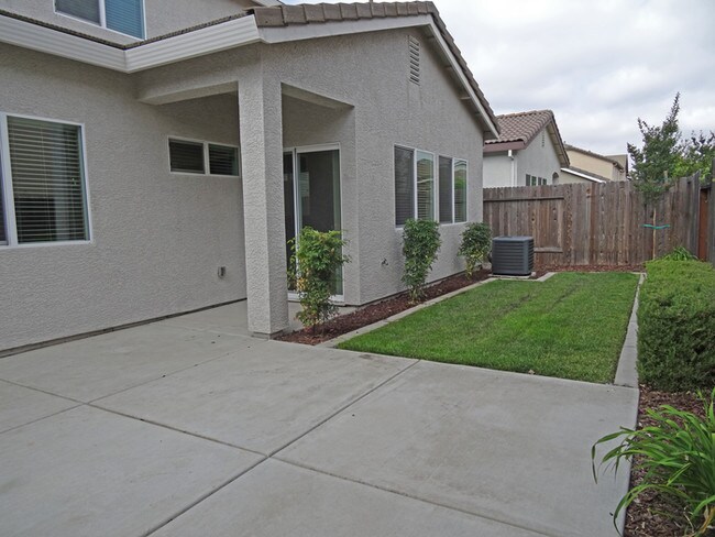 Building Photo - Lovely Gated Community 4/3 Home in Roseville!