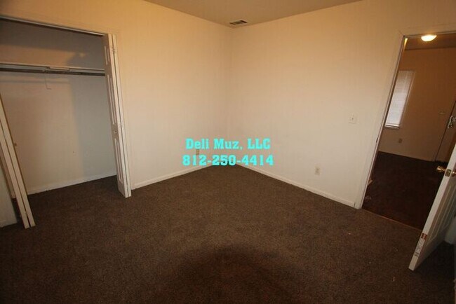 Building Photo - Great 3 Bedroom, 1 Bath For A Small Family...