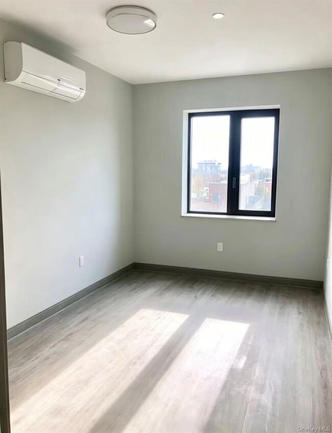 Foto del edificio - 108-50 Roosevelt Ave