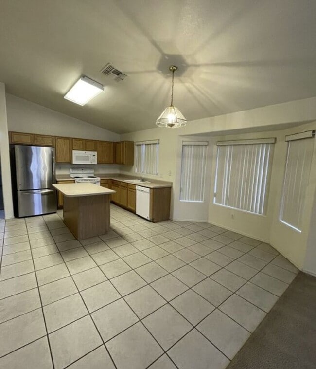 Building Photo - COMING SOON! Beautiful 4 Bedroom 2 Bath Home in Phoenix!