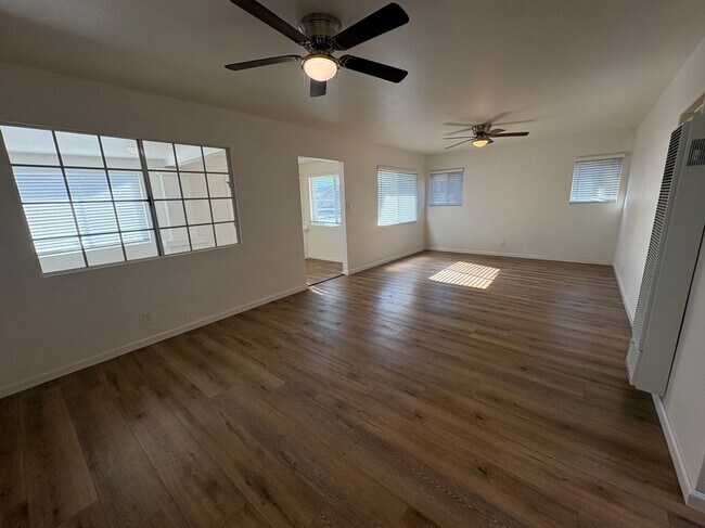 Foto del edificio - 3011 E 7th St