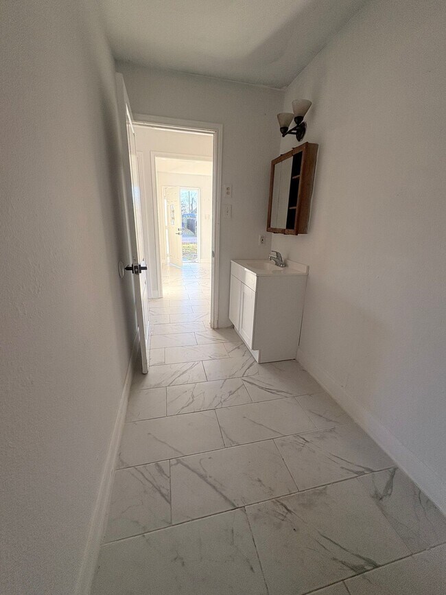 Foto del edificio - 3010 McCrarey Dr