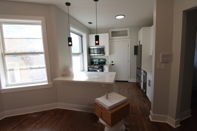 Foto del edificio - 956 N Winchester Ave