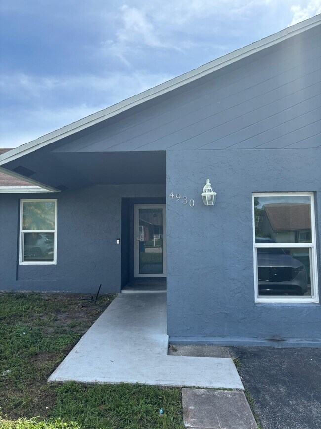 Foto del edificio - 4930 NW 85th Terrace