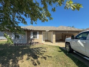 Building Photo - 4247 Somerset Dr