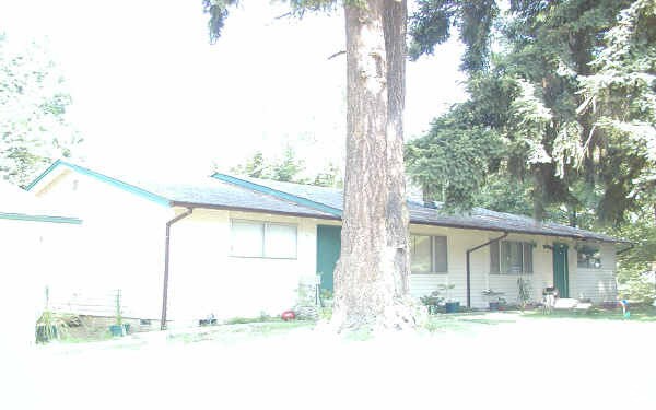 Building Photo - Green Vista