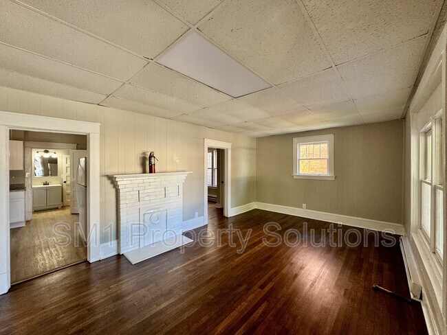 Building Photo - 702 Silver Ave