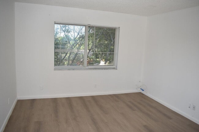 Building Photo - 1638 Embassy Dr