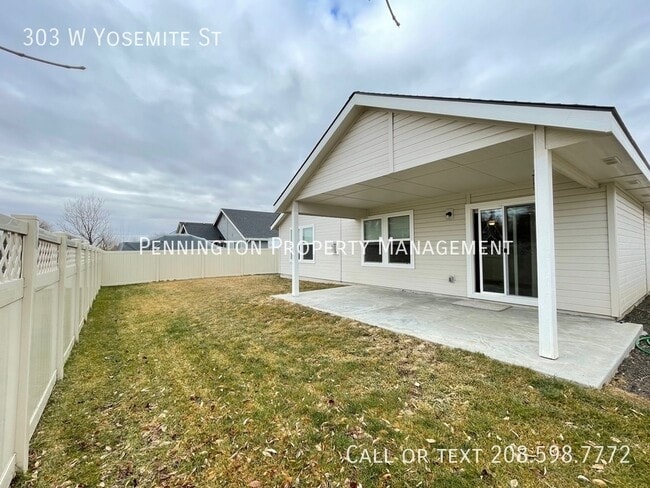 Building Photo - 303 W Yosemite St