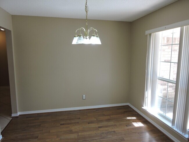 Building Photo - 328 Riverchase Blvd