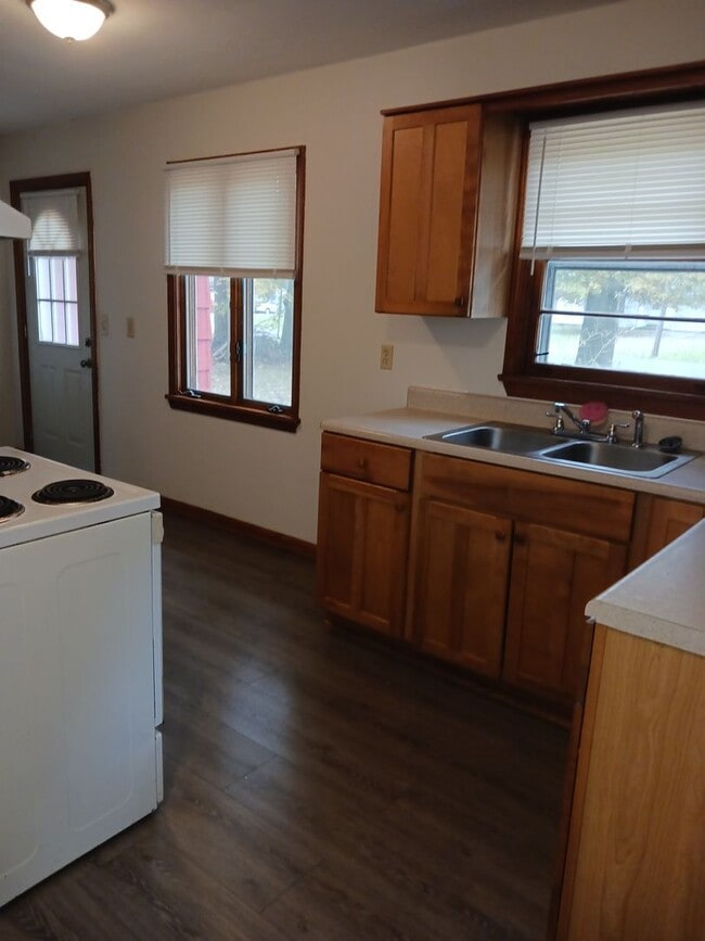 Building Photo - Beautiful 2 bed 2 bath home with large lot and 2 car garage