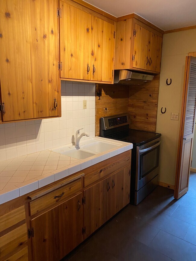 Kitchen - 8170 Buckthorn Trl