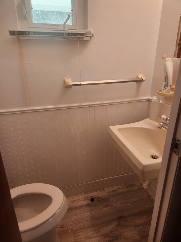 Building Photo - 5159 Rosecrest Dr