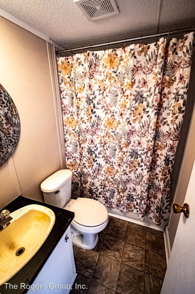 Foto del edificio - 3 br, 2 bath House - 12 Country Ln