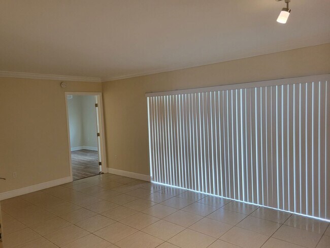 Building Photo - *Annual* Beautiful 2 bedroom, 2 baths near...