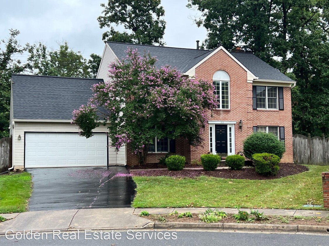 4 br, 3.5 bath House - 910 Broad Oaks Dr - House for Rent in Herndon