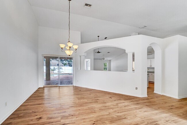 Foto del edificio - 513 SE Cliff Rd