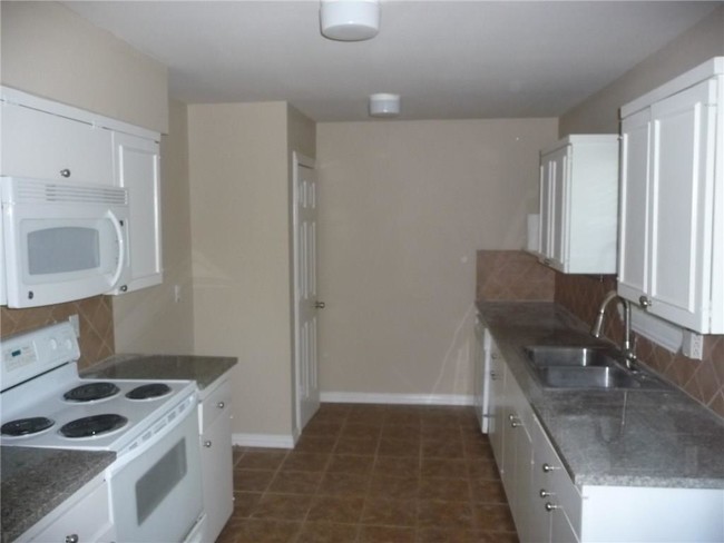 Building Photo - 1013 Springwood Dr