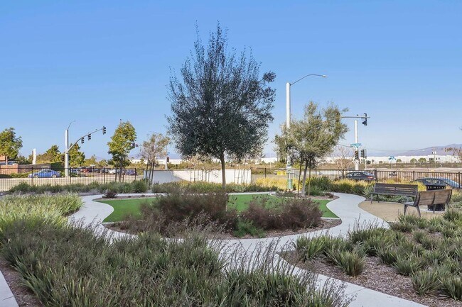Building Photo - 5460 Shorefront Dr