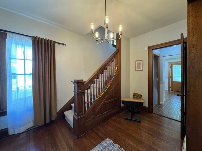 Building Photo - 808 Castalia St