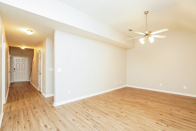 Foto del edificio - 152 Dreville Dr