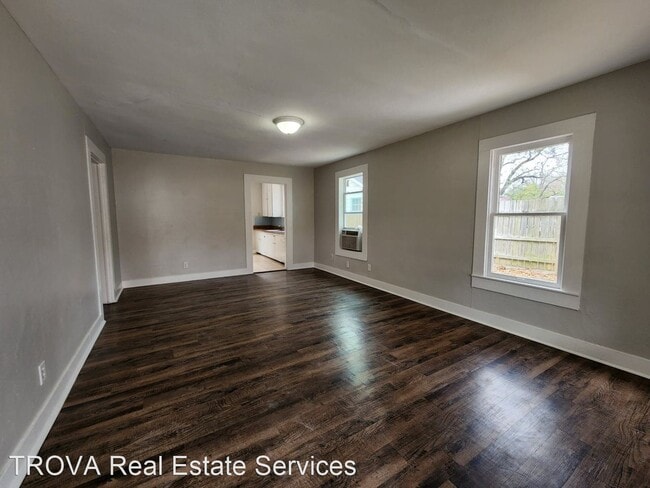 Building Photo - 2 br, 1 bath House - 902 E. 15th Street