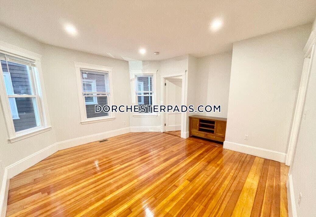 Foto principal - 68 Bakersfield St