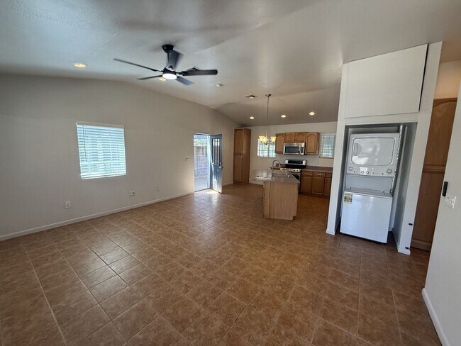Foto del edificio - CUTE 2 Bedroom 1 Bath bungalow in Sunnyslope with full casita