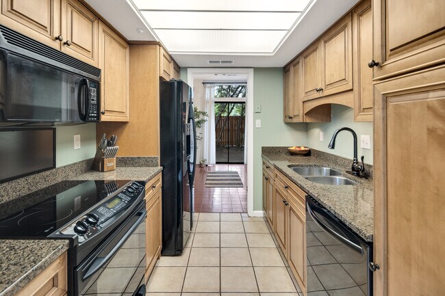 Foto del edificio - 1707 Belvedere Ct