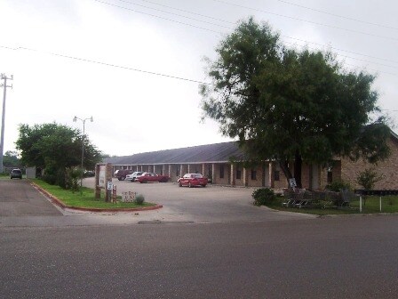 Primary Photo - Graceland Apartments