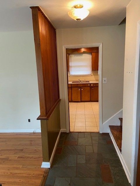 Building Photo - Lovely Tri-level