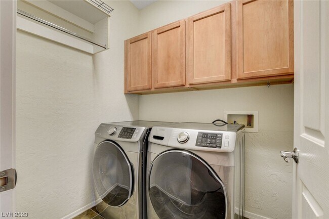 Building Photo - 10724 Khalua Ave