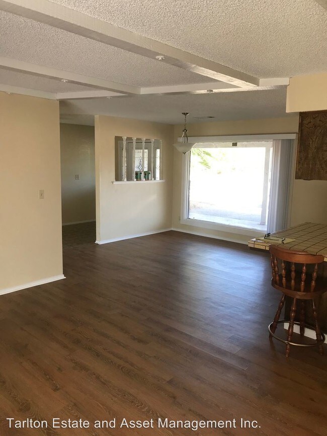 Building Photo - 4 br, 2.5 bath House - 1568 N. Locan Ave