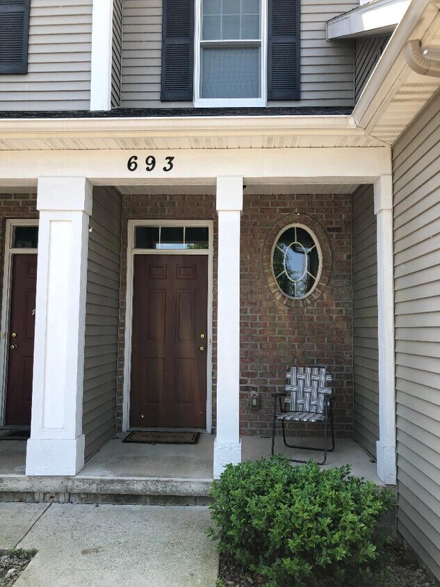 693 Royal Sunset Dr, Webster, NY 14580