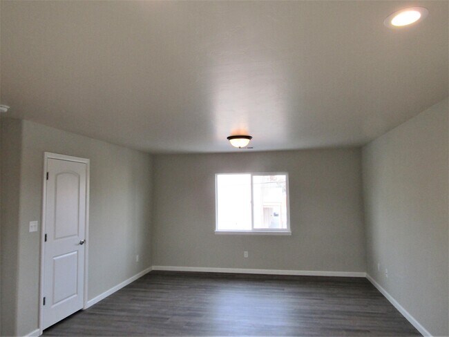 Building Photo - 1320 Bunting Ave