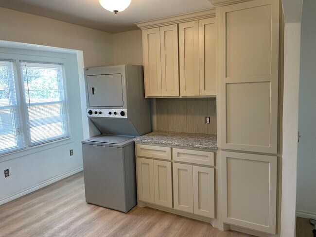 Washer and dryer - 1001 NW 4th St